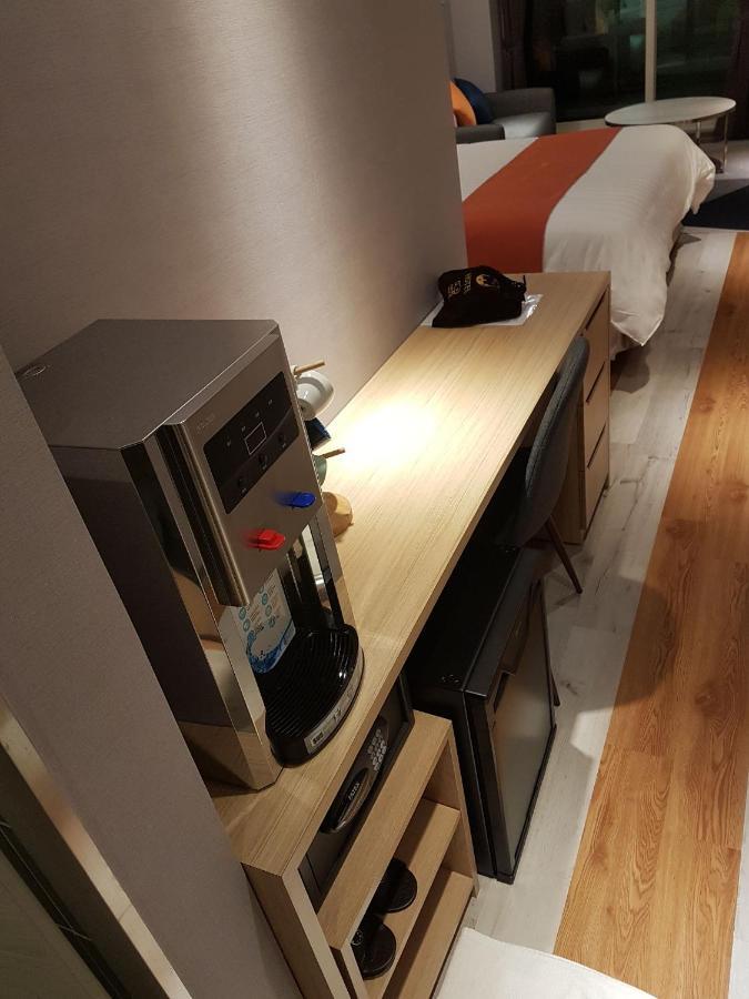 Bentley Hotel Zhongli Bagian luar foto