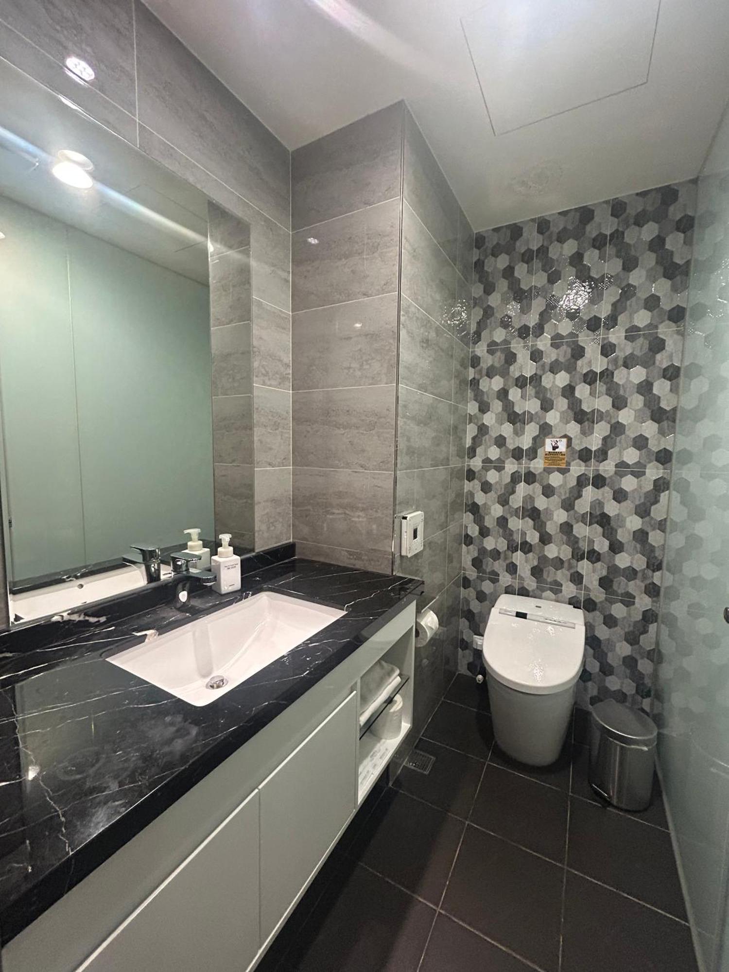 Bentley Hotel Zhongli Bagian luar foto
